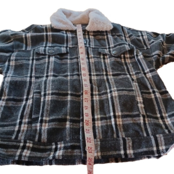 Mystree Shacket, size small,  perfect for school, camping! Great colors . - Picture 12 of 13